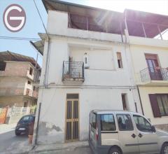 Appartamenti in Vendita - Casa indipendente in vendita a taurianova zona semicentrale