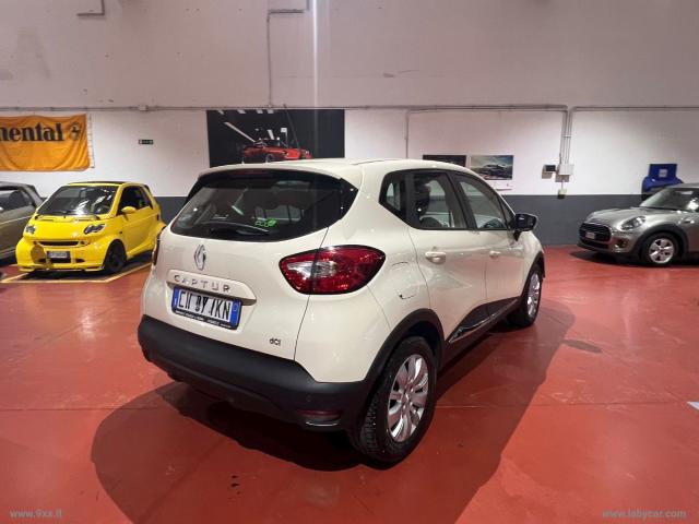 Auto - Renault captur 1.5 dci 8v 90 cv s&s wave