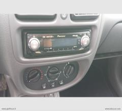 Auto - Renault clio 1.4 16v 3p. max