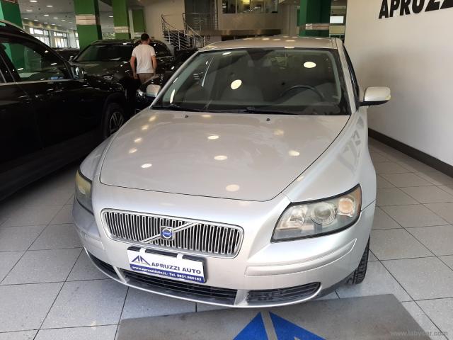 Auto - Volvo v50 2.0 d momentum