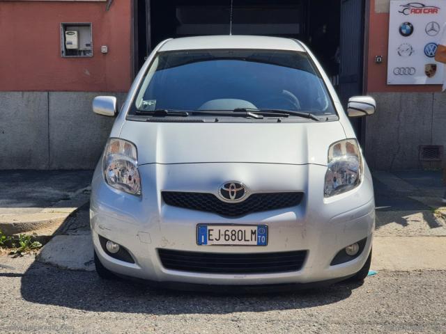 Auto - Toyota yaris 1.3 5p. active