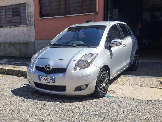 Auto - Toyota yaris 1.3 5p. active