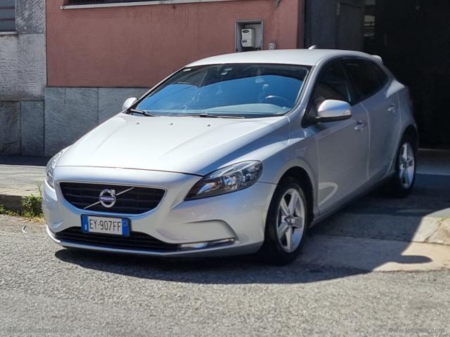 Auto - Volvo v40 d3