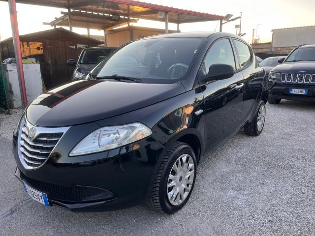 Auto - Lancia ypsilon 1.2 69 cv 5p. gpl ecochic gold