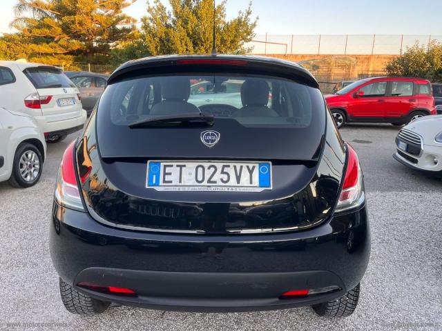 Auto - Lancia ypsilon 1.2 69 cv 5p. gpl ecochic gold