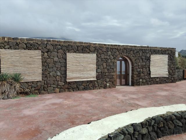 Appartamenti in Vendita - Casa indipendente in vendita a pantelleria centro storico