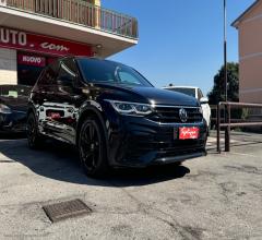 Volkswagen tiguan 2.0 tdi dsg r line total black