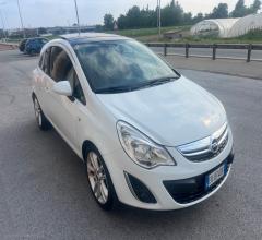 Auto - Opel corsa 1.4 3p. b-color