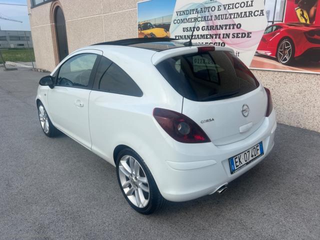 Auto - Opel corsa 1.4 3p. b-color