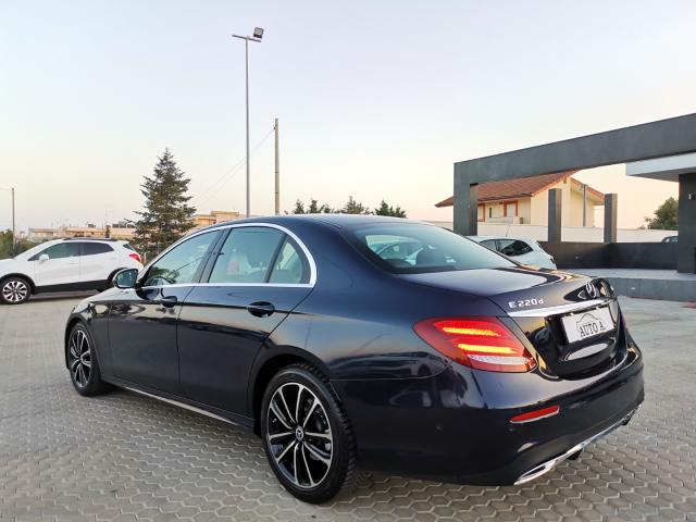 Auto - Mercedes-benz e 220 d 4matic auto exclusive