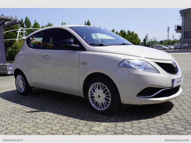 Auto - Lancia ypsilon 1.2 69 cv 5p. gold