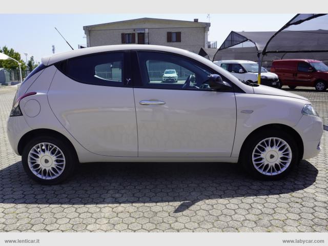 Auto - Lancia ypsilon 1.2 69 cv 5p. gold