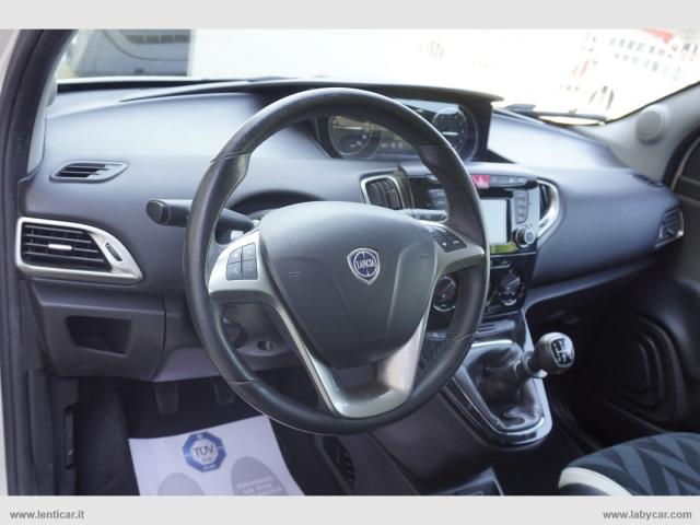 Auto - Lancia ypsilon 1.2 69 cv 5p. gold