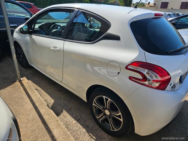 Auto - Peugeot 208 puretech 82 3p. allure