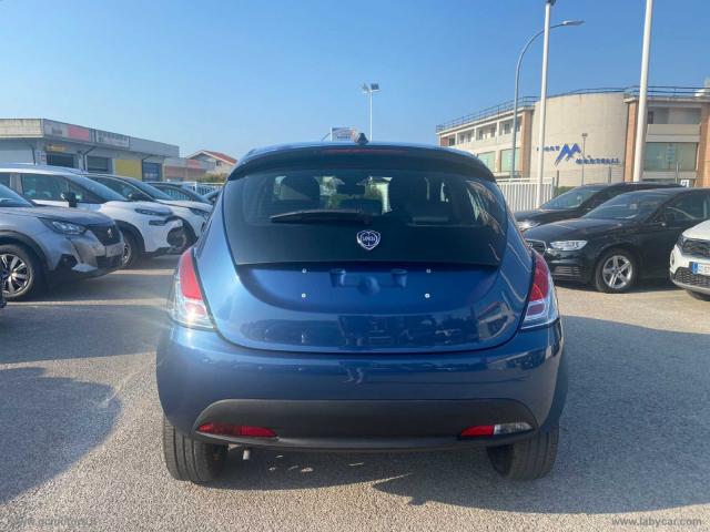 Auto - Lancia ypsilon 1.0 firefly 5p.s&s hyb. eco gold