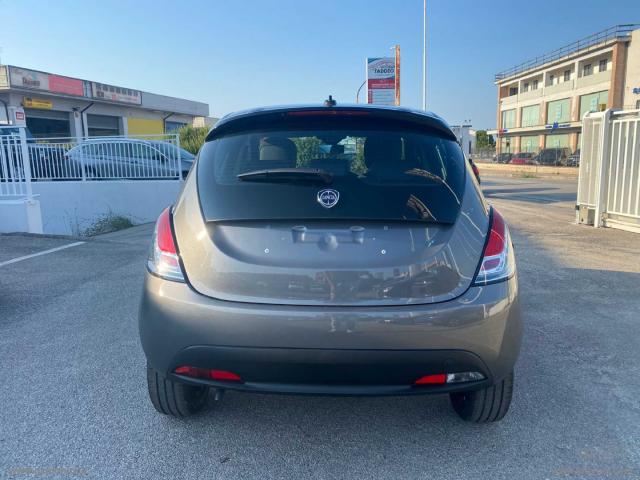 Auto - Lancia ypsilon 1.0 firefly 5p.s&s hyb. eco gold