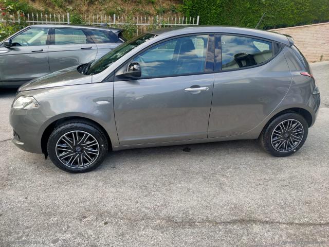 Auto - Lancia ypsilon 1.0 firefly 5p.s&s hyb. eco gold