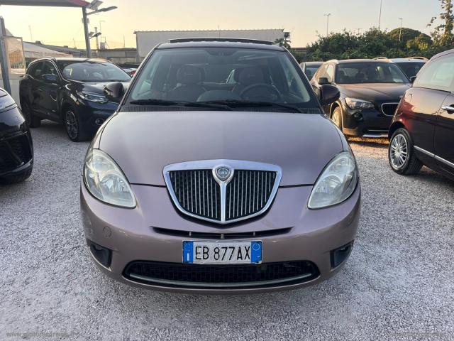 Auto - Lancia ypsilon 1.3 mjt 75 cv platino