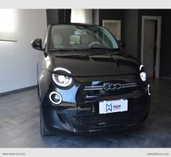 Auto - Fiat 500 la prima berlina 42 kwh