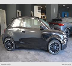 Auto - Fiat 500 la prima berlina 42 kwh