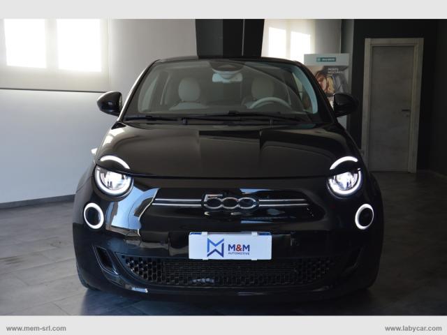 Auto - Fiat 500 la prima berlina 42 kwh