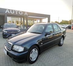 Auto - Mercedes-benz c 250 td classic con gancio traino