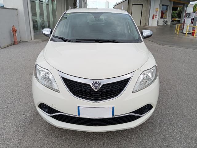 Auto - Lancia ypsilon 1.2 69 cv 5p. gold