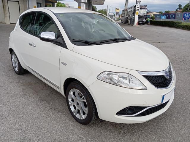 Auto - Lancia ypsilon 1.2 69 cv 5p. gold