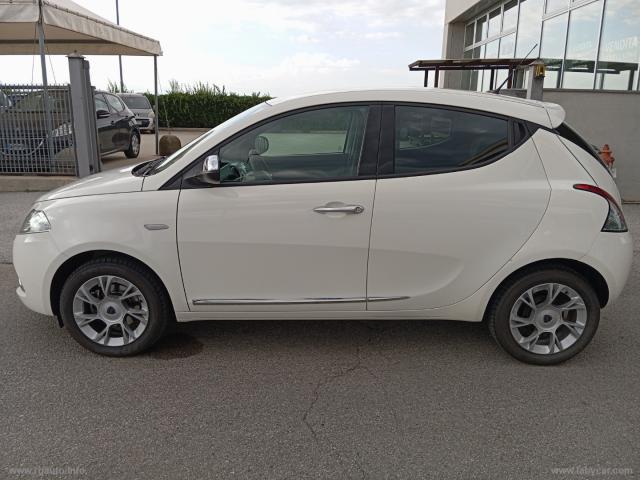 Auto - Lancia ypsilon 1.2 69 cv 5p. gold