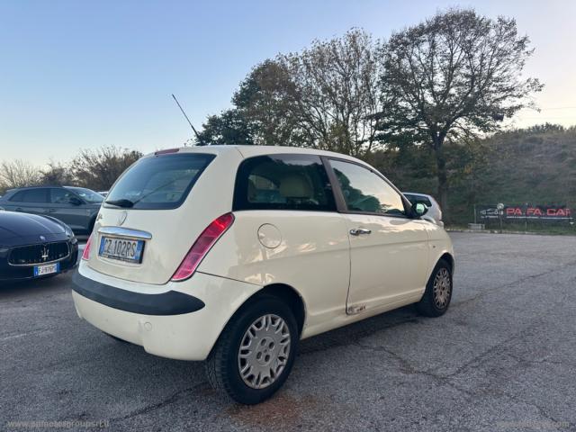 Auto - Lancia ypsilon 1.2 oro