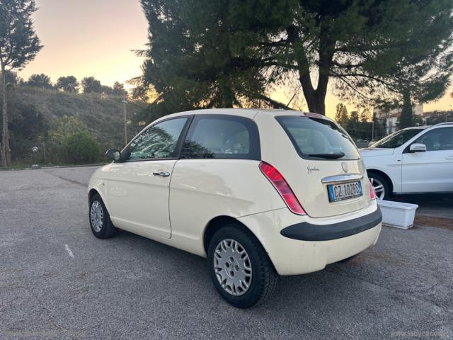 Auto - Lancia ypsilon 1.2 oro