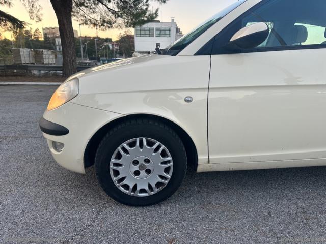 Auto - Lancia ypsilon 1.2 oro