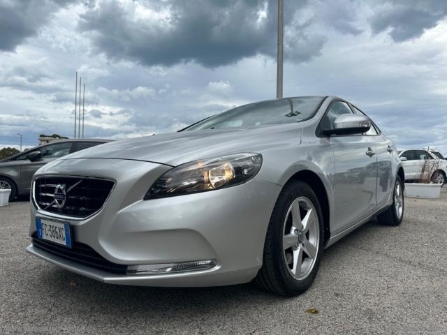 Auto - Volvo v40 d2 eco r-design momentum