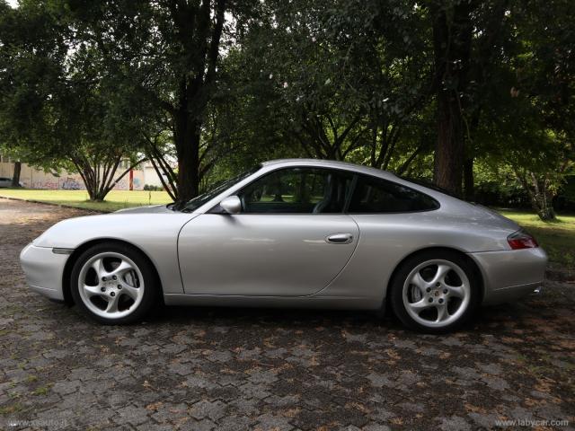 Auto - Porsche 911 carrera 4 coupÃ©