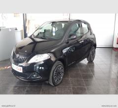 Lancia ypsilon my2024 1.0 firefly s&s hybrid oro 5 posti