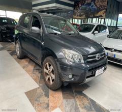 Auto - Toyota rav4 crossover 2.2 d-4d 136 cv sol