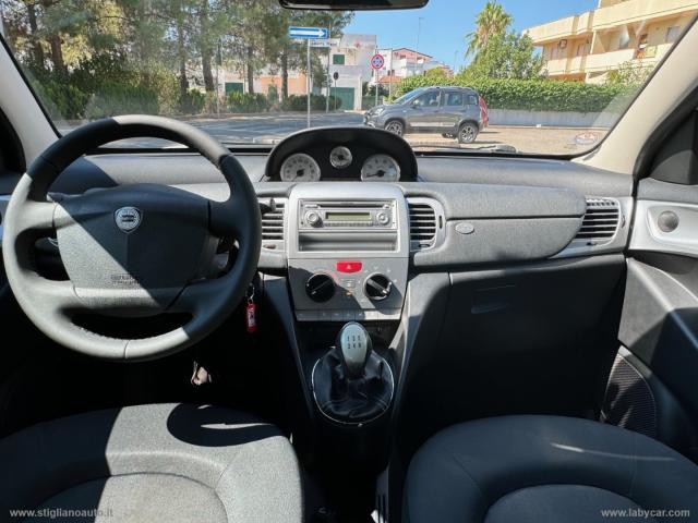 Auto - Lancia ypsilon 1.3 mjt 75 cv new oro