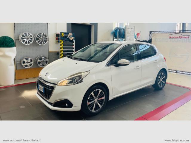 Auto - Peugeot 208 puretech 82 5p. allure