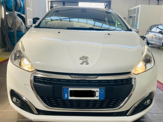 Auto - Peugeot 208 puretech 82 5p. allure