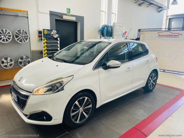 Auto - Peugeot 208 puretech 82 5p. allure