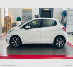 Auto - Peugeot 208 puretech 82 5p. allure