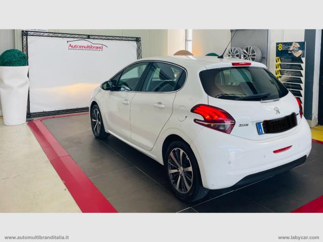 Auto - Peugeot 208 puretech 82 5p. allure