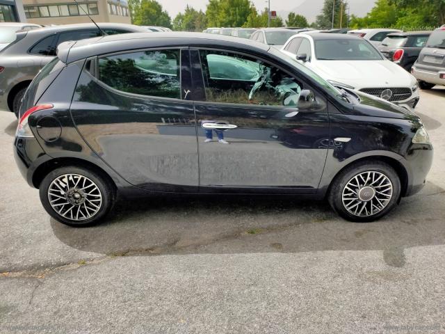 Auto - Lancia ypsilon 1.3 mjt 95 cv 5p. s&s gold