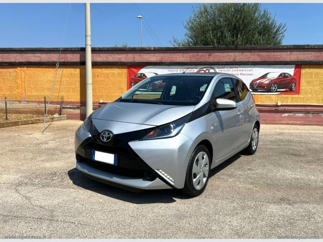 Toyota aygo x-play 1.0 69cv 5p. automatica