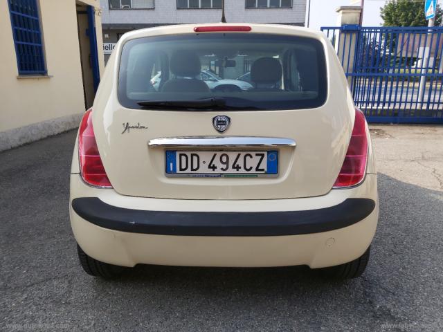 Auto - Lancia ypsilon 1.2 oro