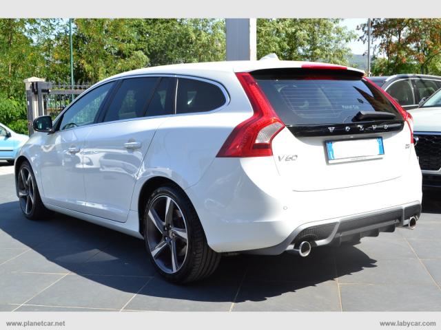 Auto - Volvo v60 d3 r-design