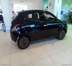 Auto - Lancia ypsilon 1.0 firefly 5p.s&s hyb. platino