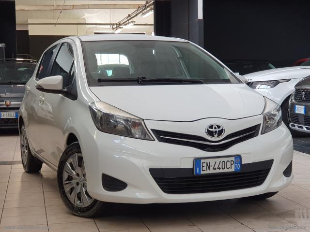 Auto - Toyota yaris 1.3 5p.