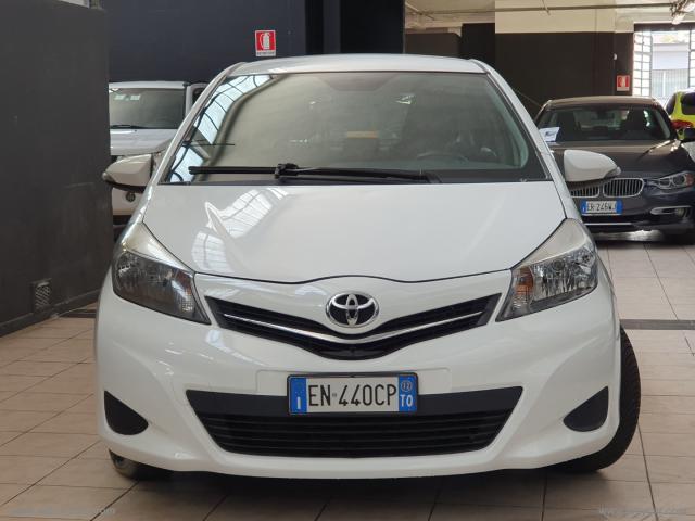 Auto - Toyota yaris 1.3 5p.