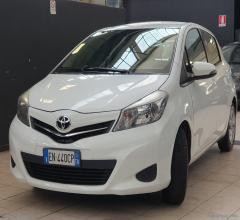 Auto - Toyota yaris 1.3 5p.